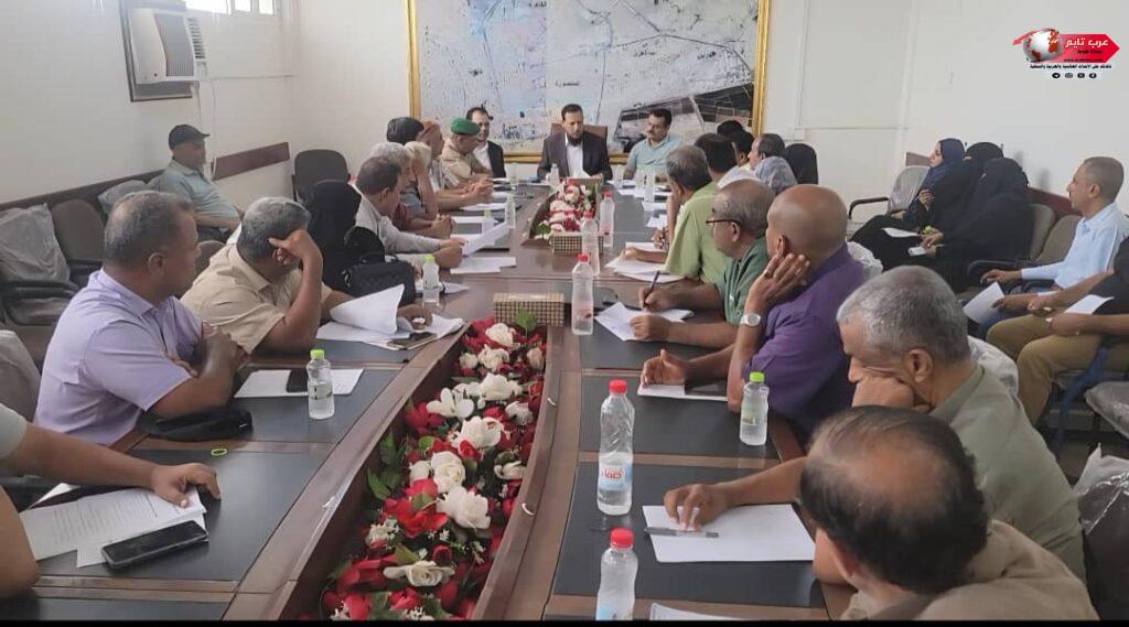 وكيلا عدن "شيخ" و"الكاف" يثمنان دور سلطة المنصورة بتفعيل الإيرادات واهتمامها بالخدمات والبنى التحتية