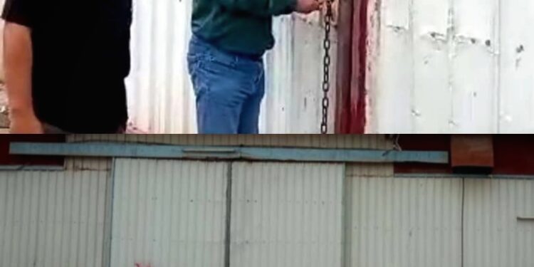 اغلاق هناجر مجموعة تجارية كبرى امتنعت عن خفض الأسعار. اغلاق هناجر مجموعة تجارية كبرى امتنعت عن خفض الأسعار.