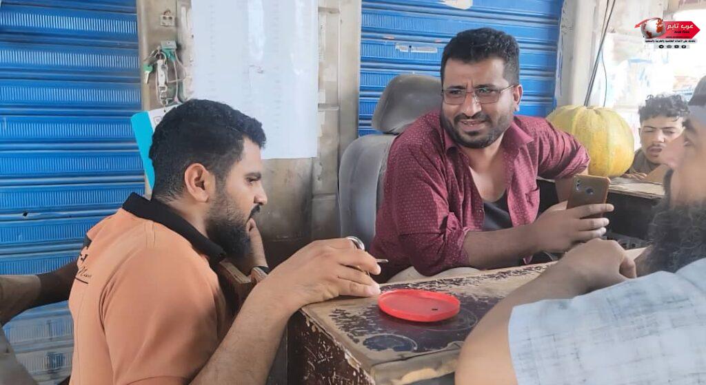 مكتب صناعة المنصورة بعدن يواصل حملته الرقابية لضبط الأسعار ويغلق عدد من المحلات المخالفة