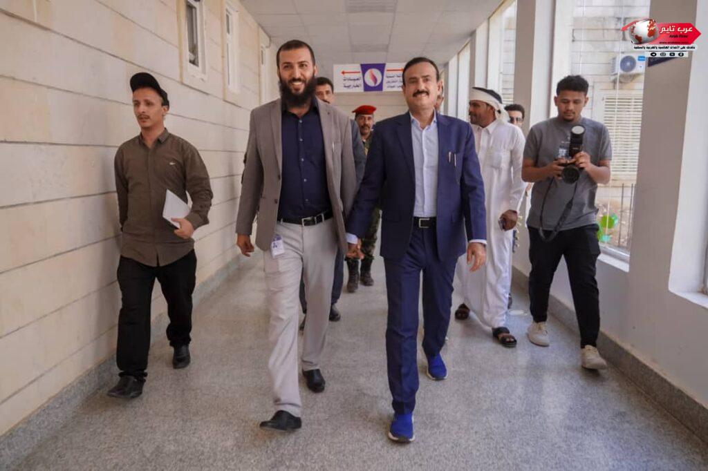 محافظ شبوة يتفقد الخدمات الطبية في مستشفى الشيخ محمد بن زايد التعليمي