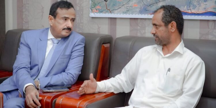 محافظ شبوة يتابع مشروع تأهيل 11 مستشفى بتمويل الإمارات