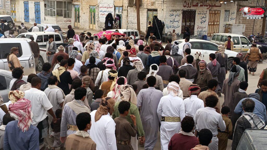 آلاف المواطن يشيعون 3 من أسرة طيب الذكر ابو أكرم حقاش وحقاش يسامح المتسب 4 آلاف المواطن يشيعون 3 من أسرة طيب الذكر ابو أكرم حقاش وحقاش يسامح المتسب