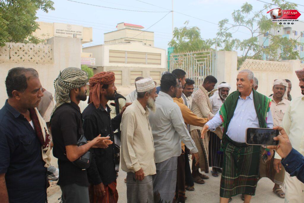 بحضور فريق التوجيه والرقابة الرئاسي الشحر تؤكد تأييدها لقرارات الرئيس الزبيدي والبيان السياسي للانتقالي وتتأهب للاحتفال بذكرى ١٤ اكتوبر