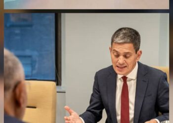 الرئيس الزُبيدي يلتقي رئيس لجنة الإنقاذ الدولية