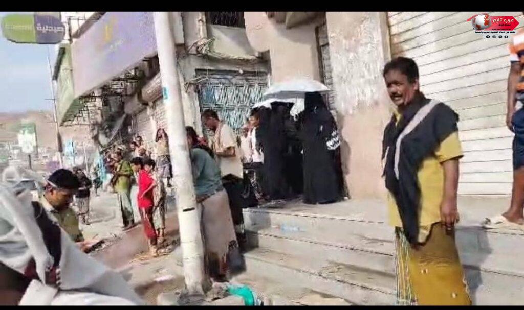 قال أحمد شوقي:قُم لِلمُعَلِّمِ وَفِّهِ التَبجيـــــــــــلا كادَ المُعَلِّمُ أَن يَكونَ رَســـــــولاأَعَلِمتَ أَشرَفَ أَو أَجَلَّ مِنَ الَّذي يَبني وَيُنشِئُ أَنفُسًا وَعُقولا