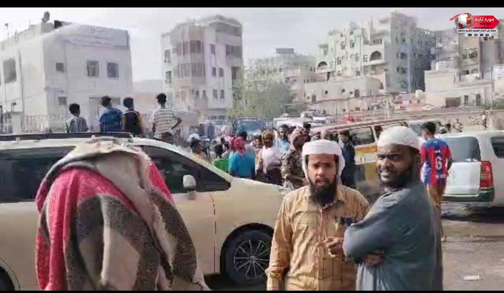 قال أحمد شوقي:قُم لِلمُعَلِّمِ وَفِّهِ التَبجيـــــــــــلا كادَ المُعَلِّمُ أَن يَكونَ رَســـــــولاأَعَلِمتَ أَشرَفَ أَو أَجَلَّ مِنَ الَّذي يَبني وَيُنشِئُ أَنفُسًا وَعُقولا