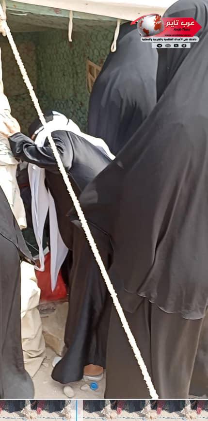 نساء مدينة الحامي بمديريةالشحر ينضمن وقفة تضامنية مع المعلم لإستعادة حقوقة