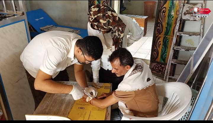 الدكتور محمد سفيان الحوشبي ينجح في إجراء عملية جراحية لمدير مستشفى المسيمير