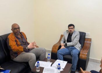 نائب وزير المياه والبيئة يناقش مع نائب رئيس مكتب الأمم المتحدة لتنسيق الشؤون الانسانية (أوتشا) في اليمن آليات الاستجابة الإنسانية للكوارث