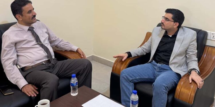 أكدا على تعزيز العمل في المجالات الخدمية.. بن عفرار يستقبل العميد الجبواني بمكتبه بالعاصمة عدن أكدا على تعزيز العمل في المجالات الخدمية.. بن عفرار يستقبل العميد الجبواني بمكتبه بالعاصمة عدن