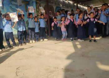 عرض إذاعي صباحي لطلاب الصف الأول الابتدائي بمدرسة الجيل الأهلية في خورمكسر عرض إذاعي صباحي لطلاب الصف الأول الابتدائي بمدرسة الجيل الأهلية في خورمكسر