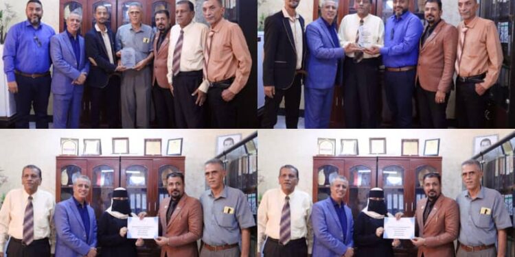 نقابات البنوك تكرم قيادة مكتب الشؤون الاجتماعية والعمل بعدن تقديرالجهودها في دعم العمل النقابي والمجتمعي نقابات البنوك تكرم قيادة مكتب الشؤون الاجتماعية والعمل بعدن تقديرالجهودها في دعم العمل النقابي والمجتمعي