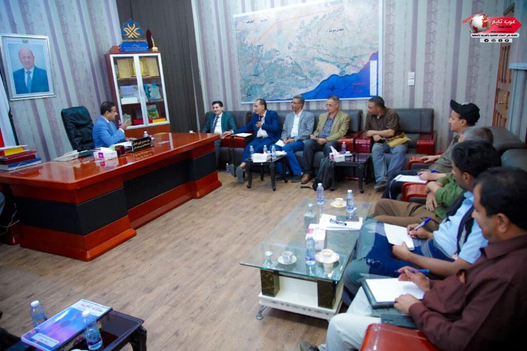 المحافظ بن الوزير يبحث مع نائب وزير المياه والبيئة سبل دعم وتطوير القطاع في شبوة