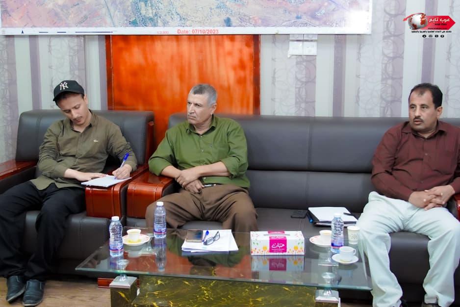 المحافظ بن الوزير يبحث مع نائب وزير المياه والبيئة سبل دعم وتطوير القطاع في شبوة