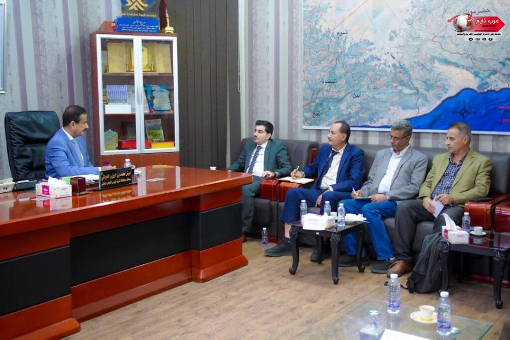 المحافظ بن الوزير يبحث مع نائب وزير المياه والبيئة سبل دعم وتطوير القطاع في شبوة