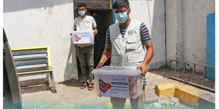 مؤسسة الصفوة توزّع لحوم للأسر المتعففة بالعاصمة عدن مؤسسة الصفوة توزّع لحوم للأسر المتعففة بالعاصمة عدن