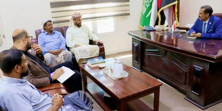 القائم بأعمال رئيس تنفيذية انتقالي حضرموت يطلع على مجمل الأوضاع بمديرية الشحر القائم بأعمال رئيس تنفيذية انتقالي حضرموت يطلع على مجمل الأوضاع بمديرية الشحر