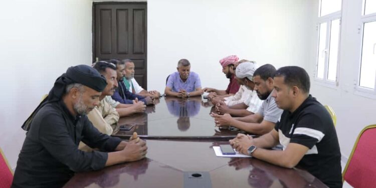 انتقالي الشحر يبحث مع المدير العام أبرز القضايا الخدمية بالمديرية انتقالي الشحر يبحث مع المدير العام أبرز القضايا الخدمية بالمديرية