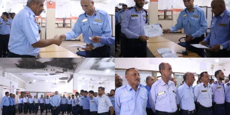 تكريم المتميزين من ضباط وأفراد وموظفي فرع مصلحة الهجرة والجوازات بالعاصمة عدن تكريم المتميزين من ضباط وأفراد وموظفي فرع مصلحة الهجرة والجوازات بالعاصمة عدن