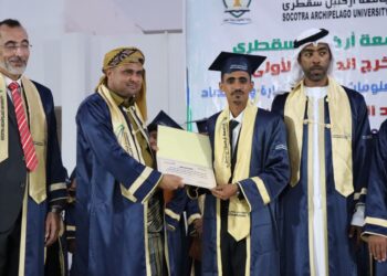 ومن هنا أقول سلامي لِـ”مي” في ظفار الحنـون ومن هنا أقول سلامي لِـ”مي” في ظفار الحنـون