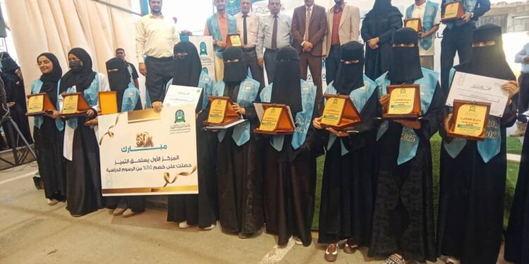 جامعة العلوم والتكنولوجيا المركز الرئيس العاصمة عدن، تكرم أوائل الطلبة في احتفالية بهيجة