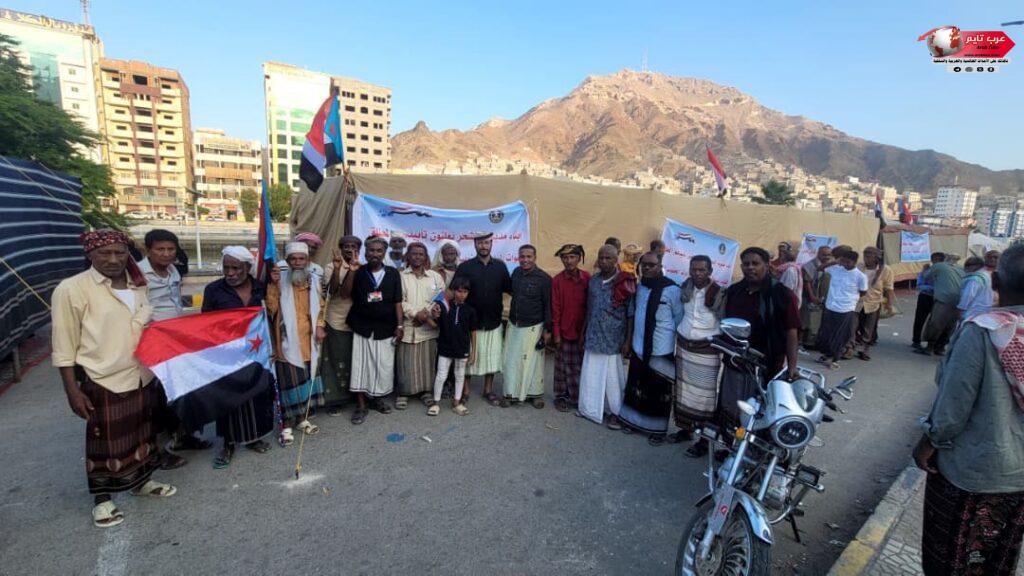 إستجابة لدعوة انتقالي حضرموت أبناء الشحر يشاركون مخيم اعتصام شعبي واسع بالمكلا 13 إستجابة لدعوة انتقالي حضرموت أبناء الشحر يشاركون مخيم اعتصام شعبي واسع بالمكلا