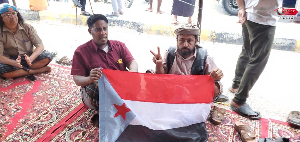 إستجابة لدعوة انتقالي حضرموت أبناء الشحر يشاركون مخيم اعتصام شعبي واسع بالمكلا