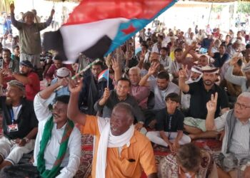 إستجابة لدعوة انتقالي حضرموت أبناء الشحر يشاركون مخيم اعتصام شعبي واسع بالمكلا