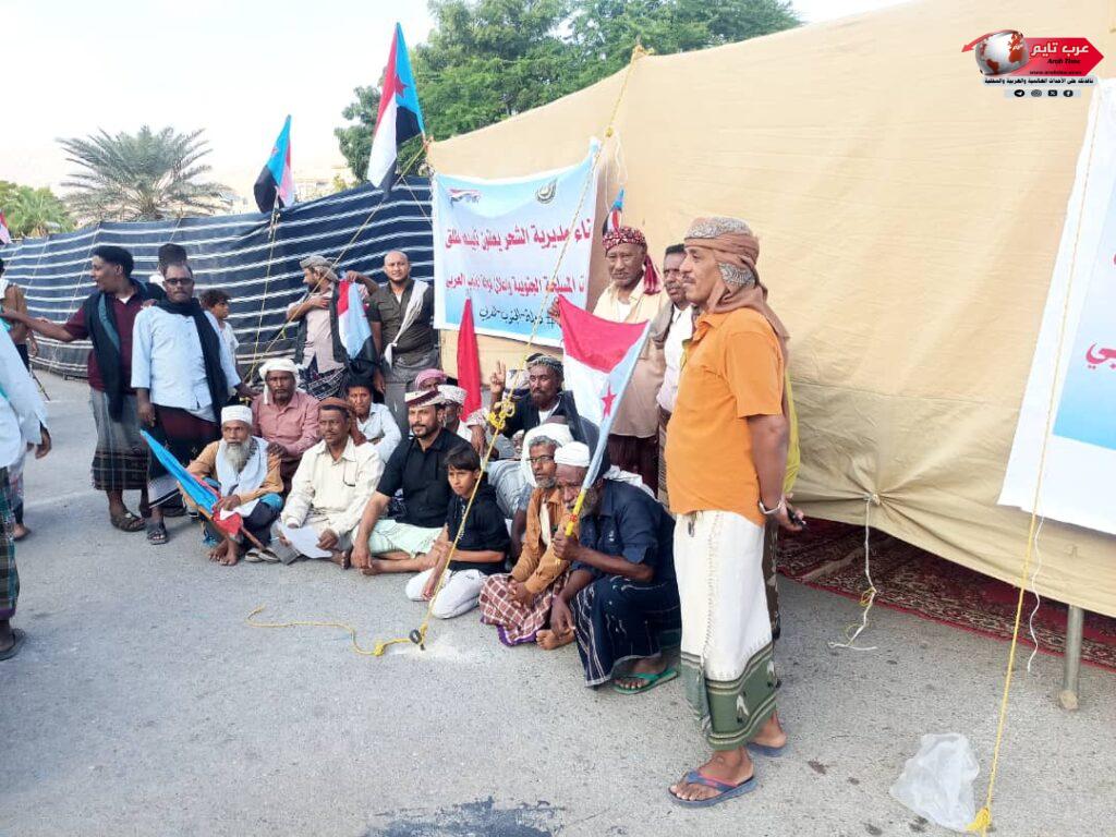 إستجابة لدعوة انتقالي حضرموت أبناء الشحر يشاركون مخيم اعتصام شعبي واسع بالمكلا