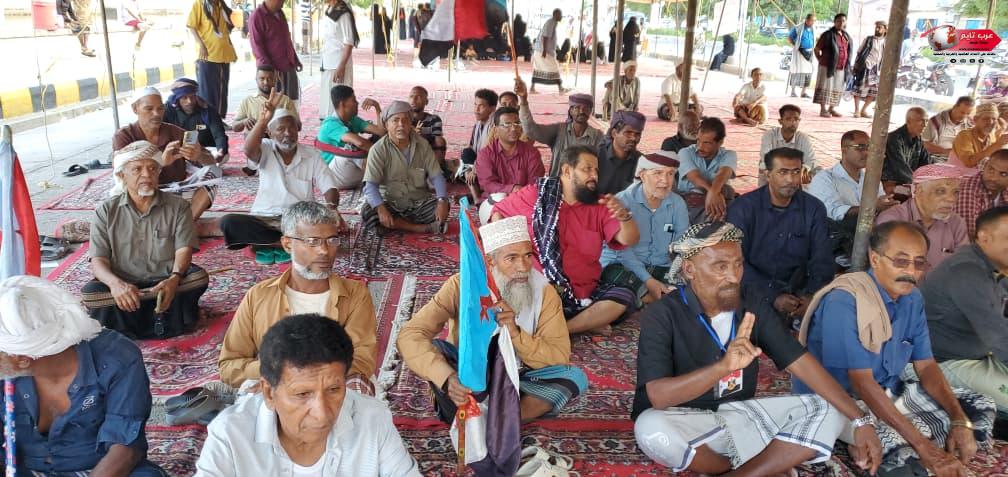 إستجابة لدعوة انتقالي حضرموت أبناء الشحر يشاركون مخيم اعتصام شعبي واسع بالمكلا
