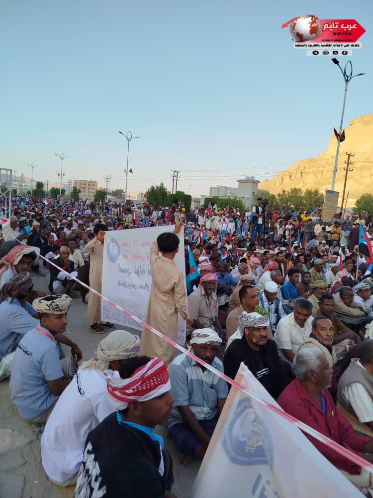 رئيس تنفيذية انتقالي الشحر يهنئ أبناء المديرية على نجاح المليونية ويشيد بالمشاركة الواسعة 2 رئيس تنفيذية انتقالي الشحر يهنئ أبناء المديرية على نجاح المليونية ويشيد بالمشاركة الواسعة