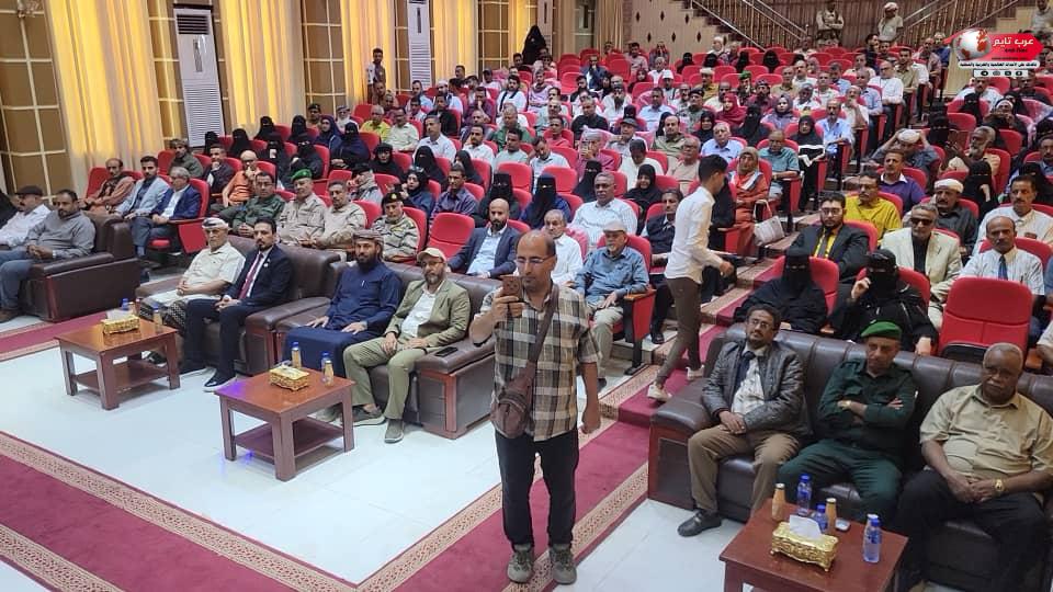 خلال إستقباله فريق التوجيه والرقابة الرئاسي.. 4 خلال إستقباله فريق التوجيه والرقابة الرئاسي..