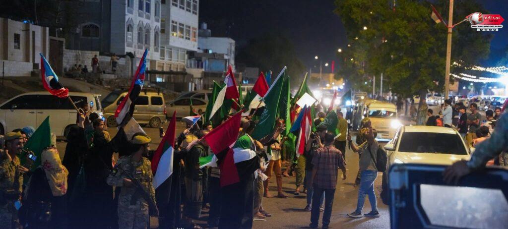 عاجل | الآلاف من أبناء الجنوب يتجمعون أمام قصر معاشيق للمطالبة باستعادة دولة الجنوب العربي، بالتزامن مع وصول وفد سعودي إماراتي إلى العاصمة عدن.