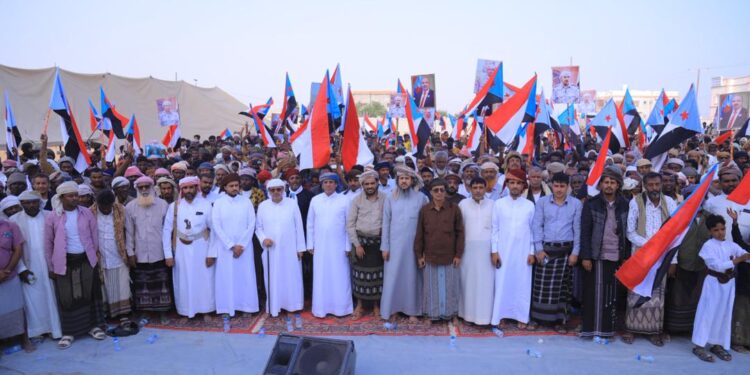 بحضور الشيخ باكريت والسلطان بن عفرار.. حشود المسيلة تنضم إلى ساحة الاعتصام الشعبي المفتوح بالغيضة وتطالب بإعلان دولةالجنوبالعربي