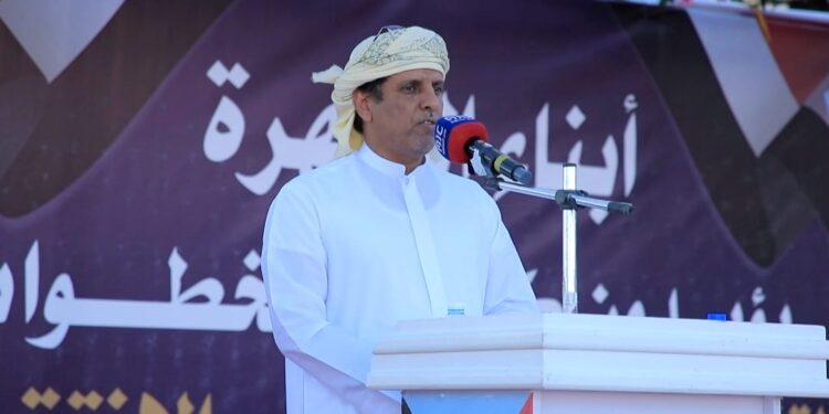 الشيخ راجح باكريت يعلق على مشاركة شيوخ ووجهاء حات: تجديد العهد والمطالبة بإعلان دولة الجنوب العربي الشيخ راجح باكريت يعلق على مشاركة شيوخ ووجهاء حات: تجديد العهد والمطالبة بإعلان دولة الجنوب العربي