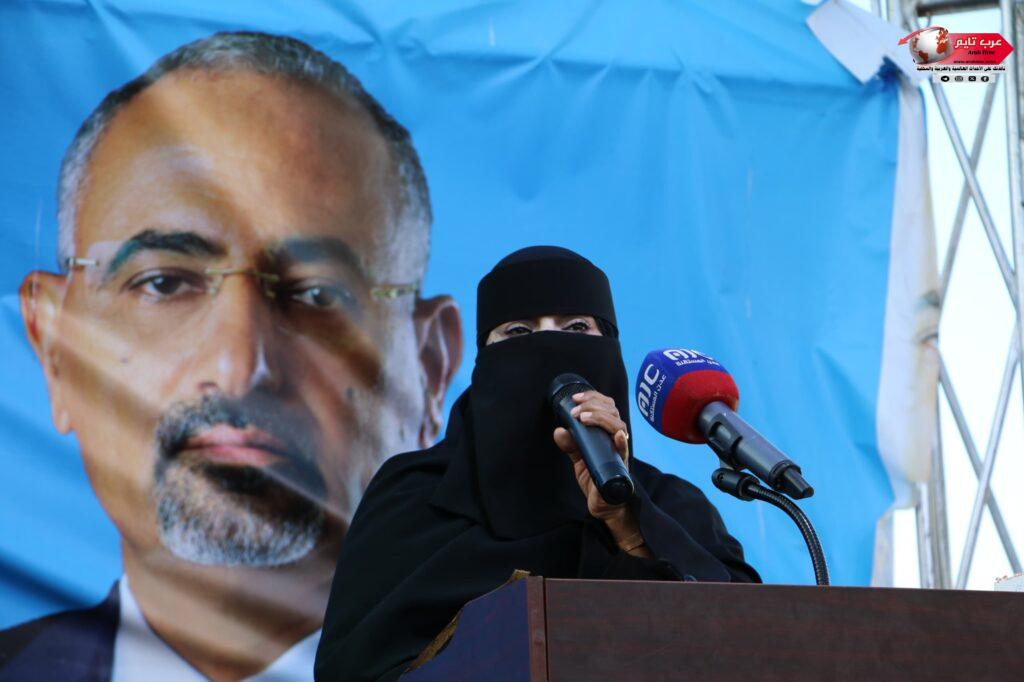 حضور حاشد لحرائر وماجدات مديرية الشحر في ساحة الاعتصام بالمكلا 11 حضور حاشد لحرائر وماجدات مديرية الشحر في ساحة الاعتصام بالمكلا