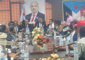 بحضور فريق التوجيه والرقابة الرئاسي السلطة المحلية بمحافظة لحج تؤكد تأييدها لقرارات الرئيس الزُبيدي وتجدد دعمها لإرادة شعب الجنوب العربي