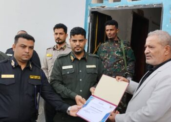 رئيس مصلحة الأحوال المدنية يتفقد فرع عدن ويشيد بإنجاز 80٪ من معاملات المواطنين . رئيس مصلحة الأحوال المدنية يتفقد فرع عدن ويشيد بإنجاز 80٪ من معاملات المواطنين .