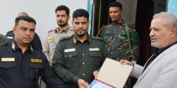 رئيس مصلحة الأحوال المدنية يتفقد فرع عدن ويشيد بإنجاز 80٪ من معاملات المواطنين .