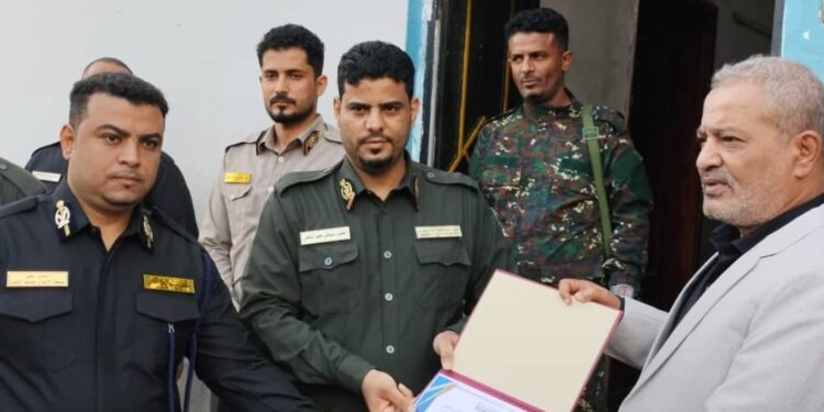 رئيس مصلحة الأحوال المدنية يتفقد فرع عدن ويشيد بإنجاز 80٪ من معاملات المواطنين . رئيس مصلحة الأحوال المدنية يتفقد فرع عدن ويشيد بإنجاز 80٪ من معاملات المواطنين .