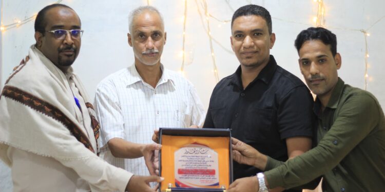 برعاية السلطة المحلية بمديرية الشحر الأستاذ عادل أحمد باعكابه و مدير مكتب الصحه والسكان بمديرية الشحر الأستاذ سالم محمد الغرابي برعاية السلطة المحلية بمديرية الشحر الأستاذ عادل أحمد باعكابه و مدير مكتب الصحه والسكان بمديرية الشحر الأستاذ سالم محمد الغرابي