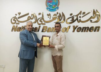 تكريم رئيس البنك الأهلي اليمني الدكتور حلبوب من فرع اتحاد الشباب العربي