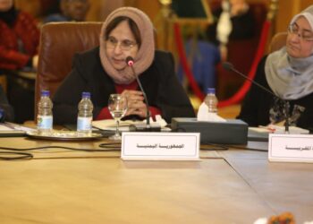 عائشة العولقي.. حين يكون المنصبُ تكليفاً لا تشريفاً، والخدمةُ أمانةً لا ممارسة عائشة العولقي.. حين يكون المنصبُ تكليفاً لا تشريفاً، والخدمةُ أمانةً لا ممارسة