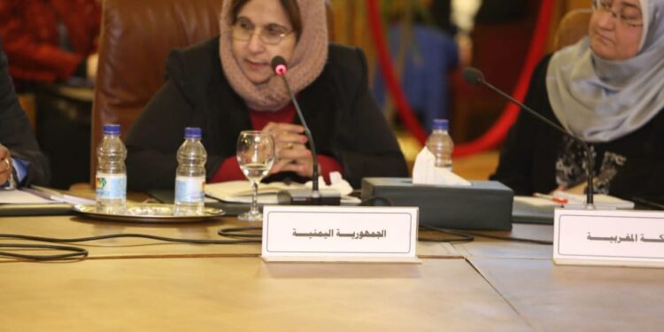 عائشة العولقي.. حين يكون المنصبُ تكليفاً لا تشريفاً، والخدمةُ أمانةً لا ممارسة عائشة العولقي.. حين يكون المنصبُ تكليفاً لا تشريفاً، والخدمةُ أمانةً لا ممارسة