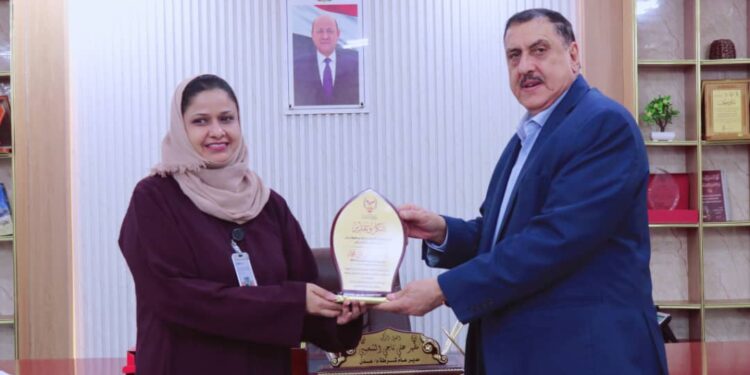 مؤسسة PASS تتسلّم درع التقدير من مدير أمن عدن وتوقع مذكرة تفاهم لتعزيز الشراكة المجتمعية والأمنية. مؤسسة PASS تتسلّم درع التقدير من مدير أمن عدن وتوقع مذكرة تفاهم لتعزيز الشراكة المجتمعية والأمنية.