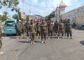 وقفة احتجاجية أمام بوابة معاشيق .. كتيبة من الحماية الرئاسية تشكو إقصاءً توقيف رواتبهم منذ أشهر وقفة احتجاجية أمام بوابة معاشيق .. كتيبة من الحماية الرئاسية تشكو إقصاءً توقيف رواتبهم منذ أشهر