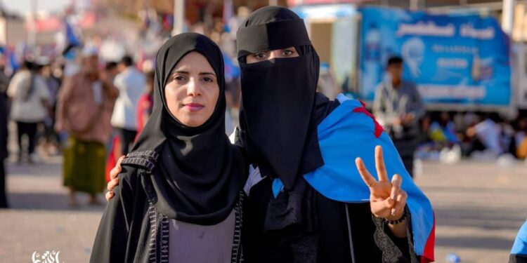 «شعب يكتب إرادته في الميدان»