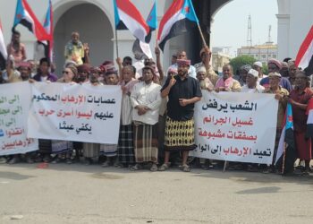 إنتقالي مديرية الشحر ينظم وقفة إحتجاجية رفضاً لإدراج مدانين بالإرهاب ضمن قائمة أسرى الحرب إنتقالي مديرية الشحر ينظم وقفة إحتجاجية رفضاً لإدراج مدانين بالإرهاب ضمن قائمة أسرى الحرب