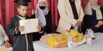 بحضور مدير عام مكتب الشؤون الاجتماعية والعمل.. توزيع شهادات تقديرية للمكفوفين والمدرسين المتقاعدين في معهد النور بعدن