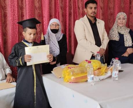 بحضور مدير عام مكتب الشؤون الاجتماعية والعمل.. توزيع شهادات تقديرية للمكفوفين والمدرسين المتقاعدين في معهد النور بعدن